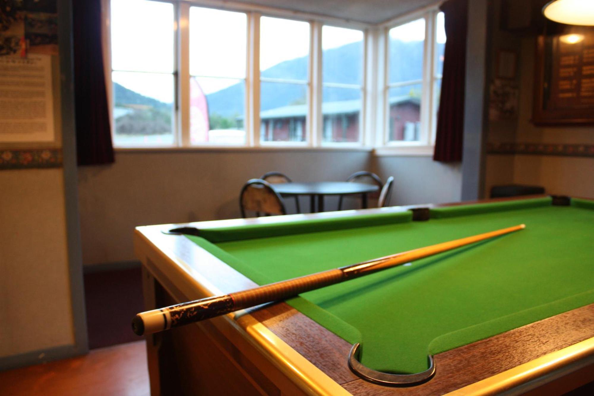 Owen River Tavern & Motels Экстерьер фото