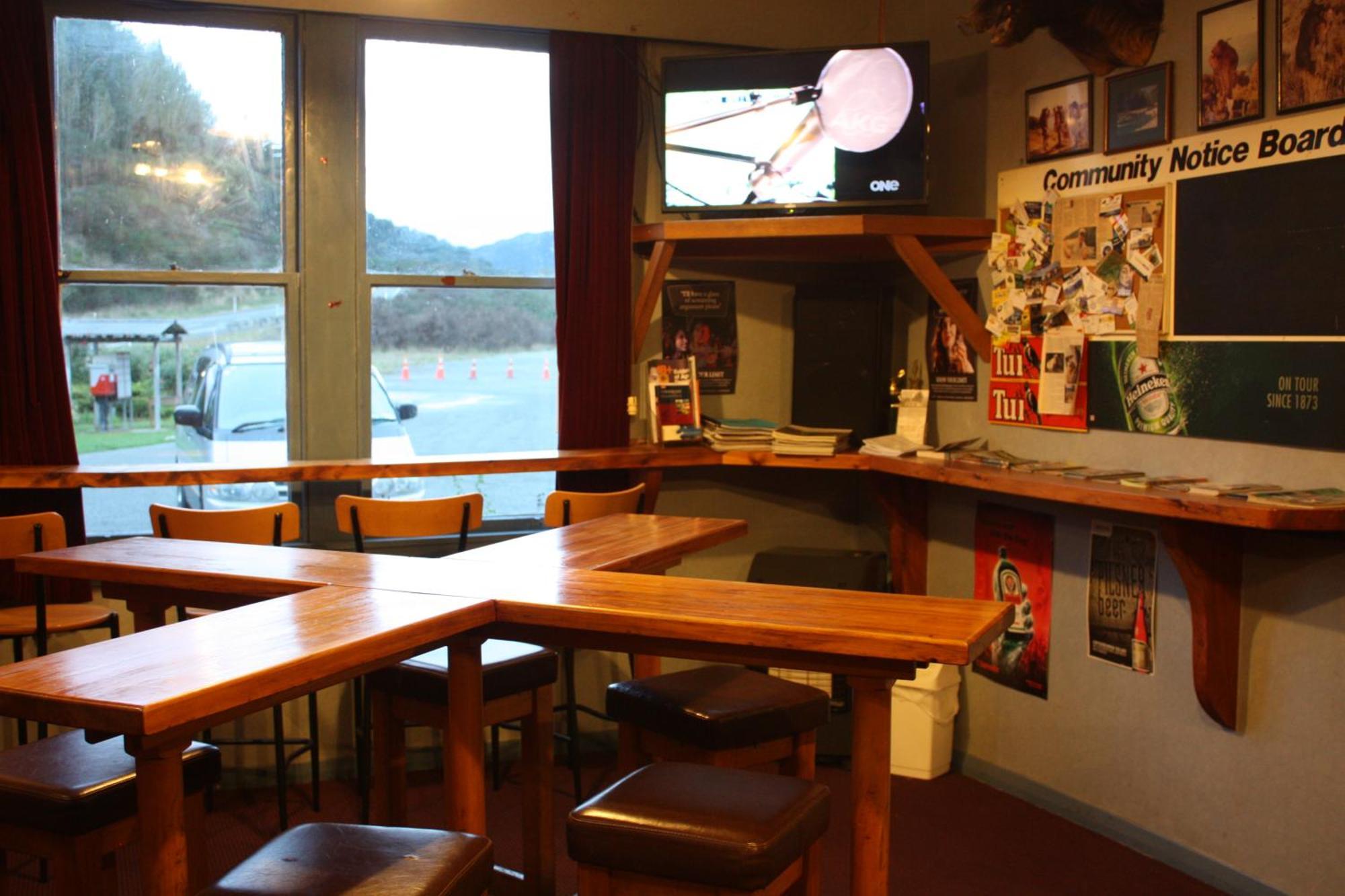 Owen River Tavern & Motels Экстерьер фото